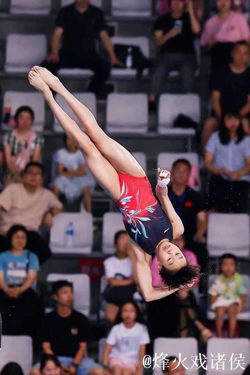 中国队在大跳台赛中展现出色表现